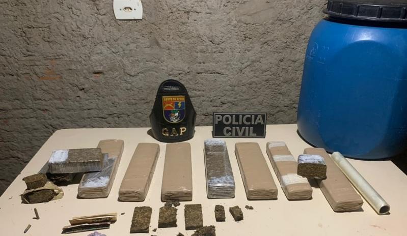 Duas pessoas são presas em flagrante mais de 10 tabletes de maconha