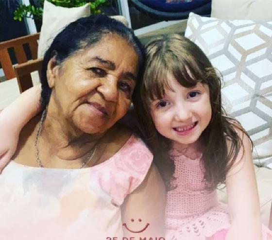 MÃE DA VIRGINIA COM A NETA ADOTADA.png