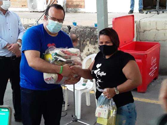 entrega de cestas básicas.jpg