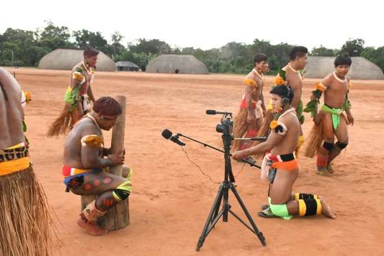 Kamapulaka Waurá registrando o Kagapa para compor material didático audiovisual.JPG