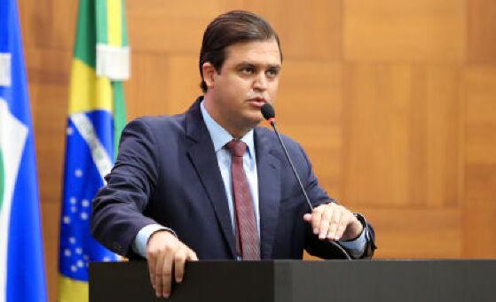 O deputado estadual Thiago Silva (MDB) cobrou, durante a sessão plenária desta quarta-feira (9), providências do Departamento Nacional de Infraestrutura do Transporte (DNIT) e da concessionária Rota do Oeste sobre os buracos e crateras nas rodovias BR-16