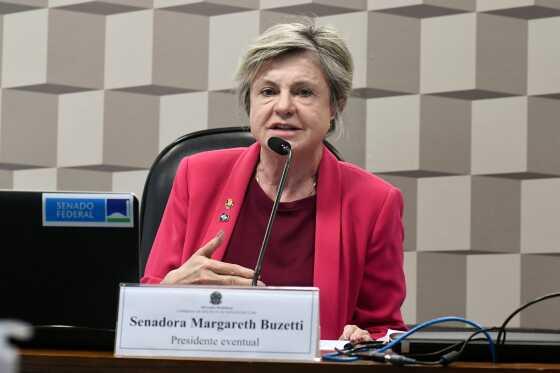 MARGARETH BUZETTI-ASSÉDIO.jpg