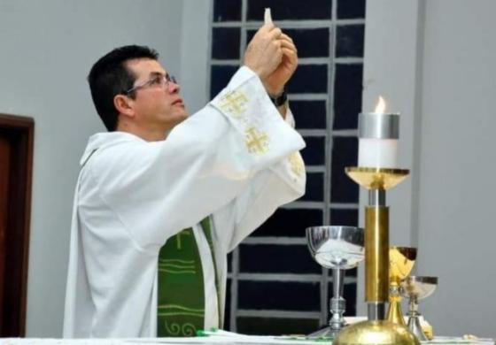 PADRE DE ROO AMEAÇADO.png