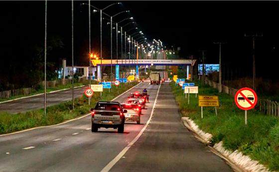 ESTRADA DA CHAPADA COM LAMPADAS LED.png