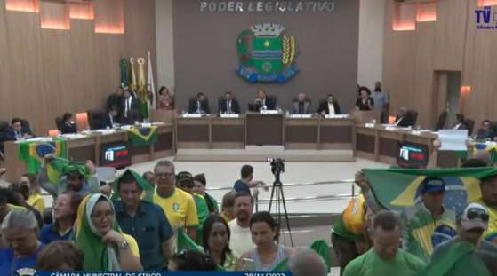 MANIFESTANTES- CAMARA DE SINOP.png
