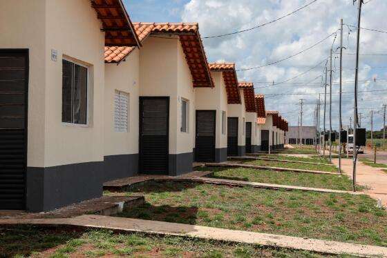 Governo de MT entrega casas populares.jpg