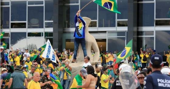 BRASILIA - ATAQUES AOS TRES PODERES.png