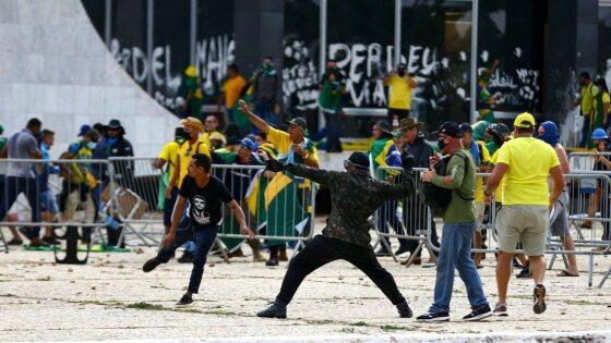 INVASÃO EM BRASÍLIA 4.jpg