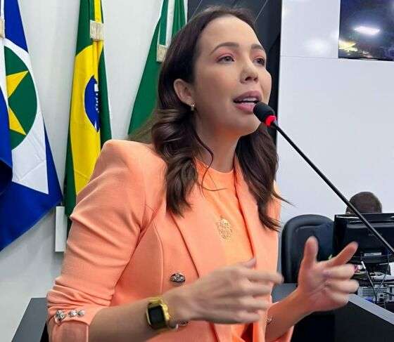 MAYSA LEÃO - CUIDADORAS.jpg