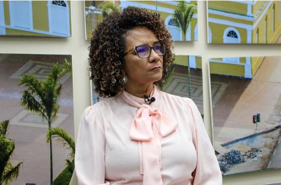 edna sampaio - rachadinha.png