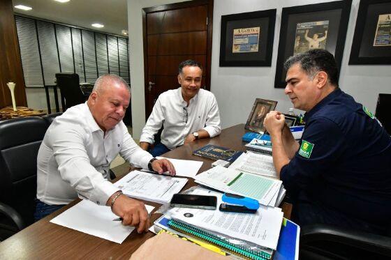 EMANUEL COM CHICO 2000.jpg