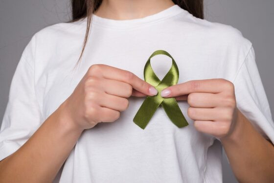 green-ribbon-symbol-kidney-cancer-isolated-gray-wall-1536x1025.jpg