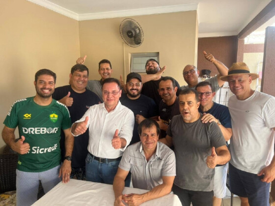 BOTEHO ALMOÇA COM VEREADORES DE CUIABA.jpg