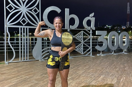 Inaleia Ferreira, campeã mundial de Muay Thai.jpg