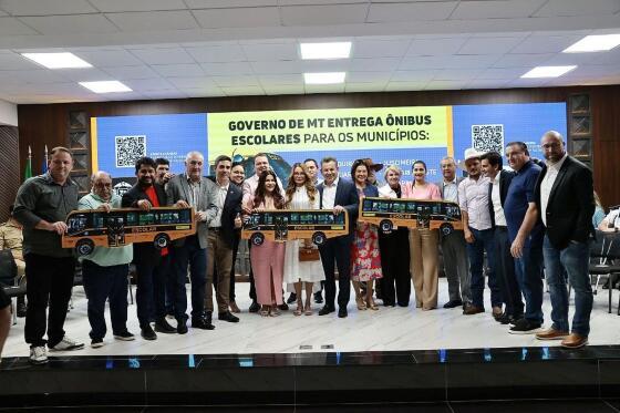 ENTREGA DE ÔNIBUS ESCOLARES.jpg