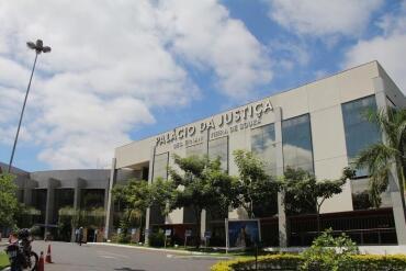 Justiça garante pensão à mãe de adolescente morto após falha em hospital