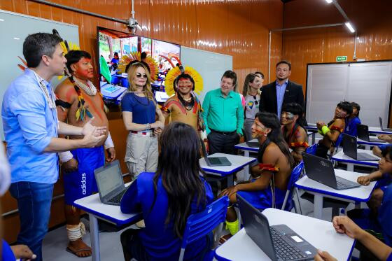 VIRGINIA COM ÍNDIOS.jpg