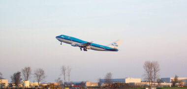 Justiça condena companhia aérea por impedir embarque de mãe e filhos após overbooking