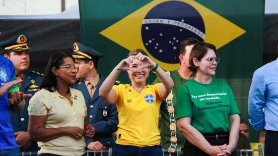 GISELA COM FLAVIA MORETTI - 7 DE SETEMBRO.jpg