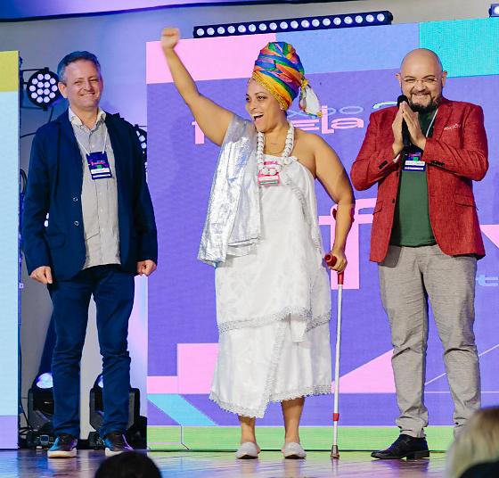 EXPO-FAVELAS - LIVROS 2.jpg