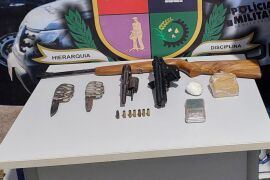 Homem é preso em flagrante pela PM com armas, munições e drogas em Nova Mutum