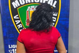 Mulher é presa suspeita de furtar lojas no Centro de Várzea Grande