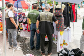 Operação apreende mercadorias de ambulantes irregulares no Centro de Cuiabá