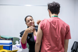 Vacina contra febre amarela está disponível nas unidades de saúde de Cuiabá