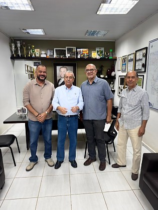 JAYME COM AVANTE.jpg