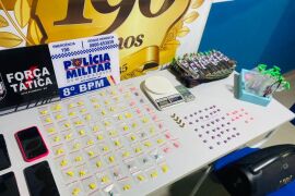 PM prende foragido e apreende 238 porções de drogas e munições