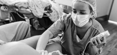 Decisão mantém acompanhamento de enfermeira obstétrica durante o parto