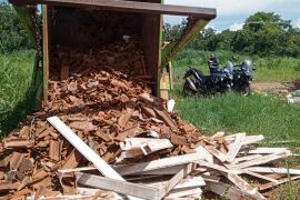 Homem é flagrado descartando lixo em área verde de Várzea Grande