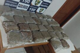 PM apreende 30 tabletes de super maconha em ônibus de viagem em Vila Bela 