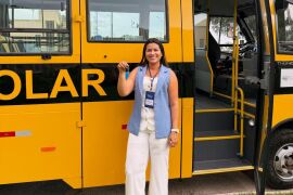 Leverger conquista seis novos ônibus escolares; prefeita agradece e destaca avanços 