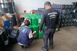 Fiscalização apreende mais de 2,6 mil litros de óleo lubrificante em distribuidora de Cuiabá