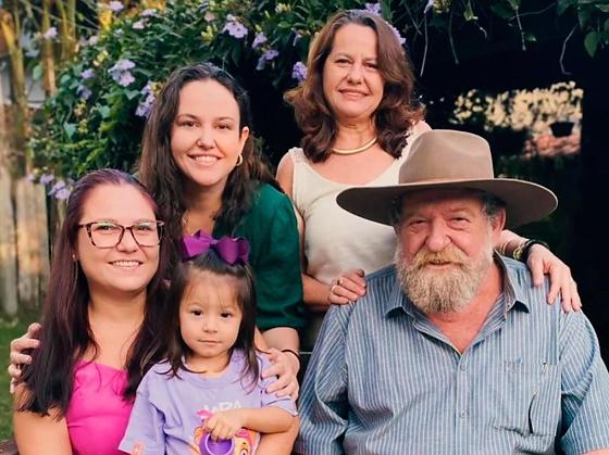 NELSON BARBUDO COM SUAS MULHERES 2.jpg