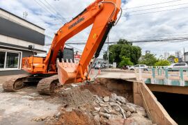 Trecho de Av. Tancredo Neves está interditado para obras de contenção da ponte do Barbado
